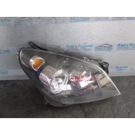 far dreapta Opel Astra H 1.6b far dreapta Opel Astra H 1.6b